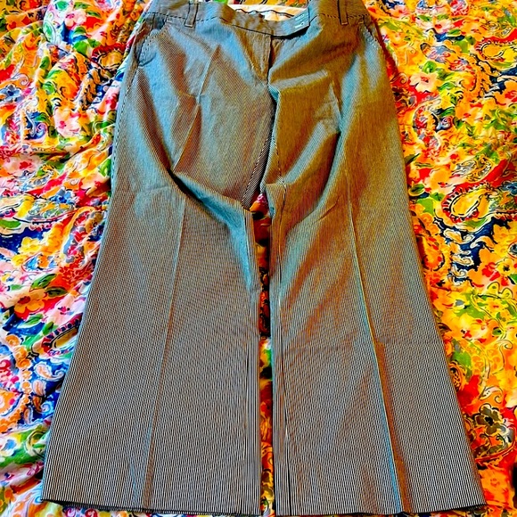 Liz Claiborne navy and white pinned striped slacks.  Size 12. - Picture 3 of 5